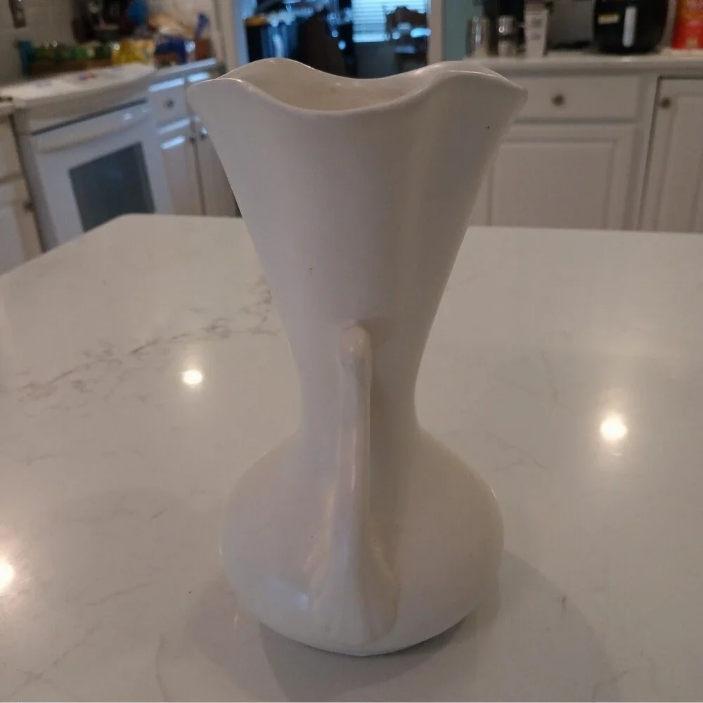 Vintage Red Wing Pottery USA 505 White Cream Vase Cream Interior - Rare!
